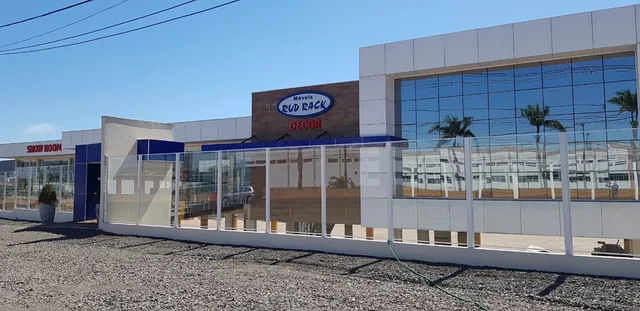 Fachada da Rud Rack na Avenida Hungria, em Rolândia